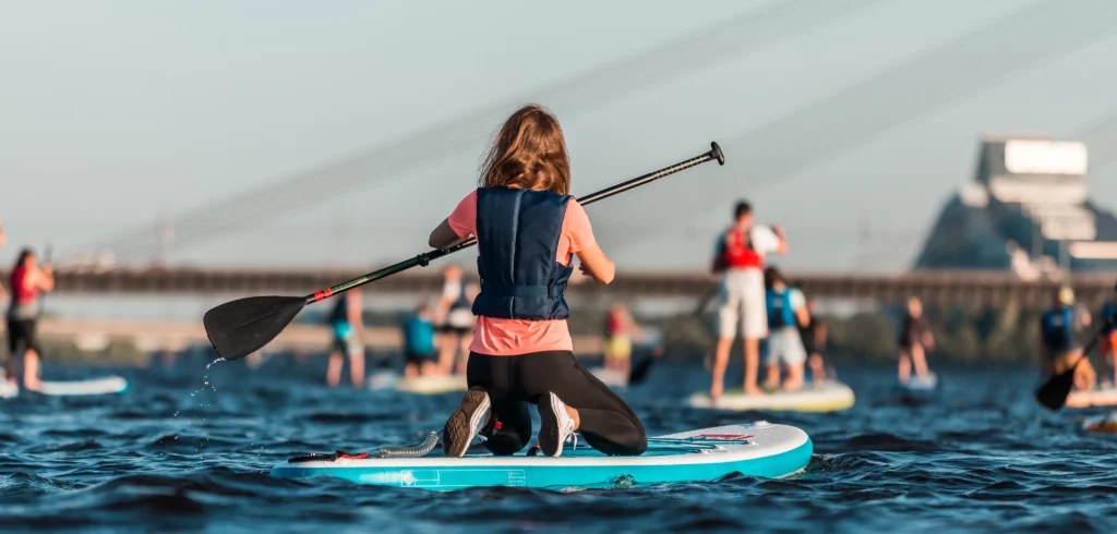 femme sur un paddle
